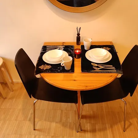 Cozy Independent House With Free Parking And 20 Mins To Center