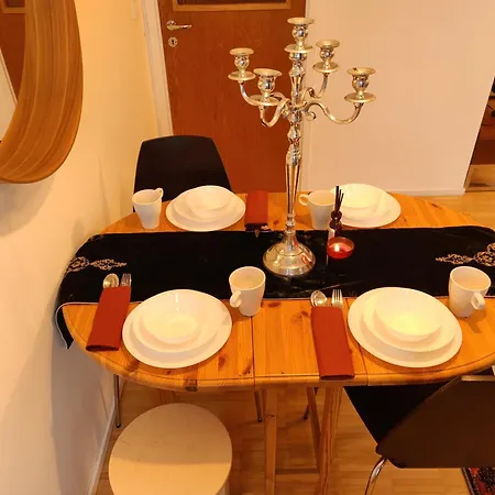 Cozy Independent House With Free Parking And 20 Mins To Center