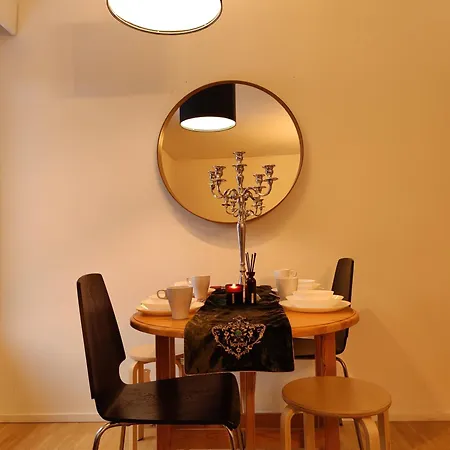 Cozy Independent House With Free Parking And 20 Mins To Center *