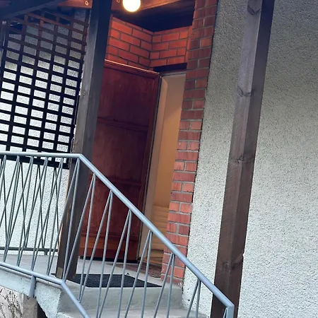 Сasa de vacaciones Cozy Independent House With Free Parking And 20 Mins To Center