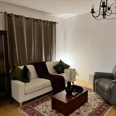 Cozy Independent House With Free Parking And 20 Mins To Center Nyaraló Helsinki