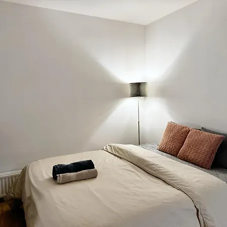 Cozy Independent House With Free Parking And 20 Mins To Center * 赫尔辛基