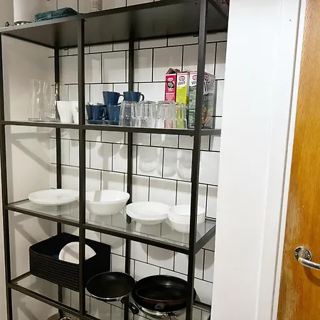 Cozy Independent House With Free Parking And 20 Mins To Center 度假居 *