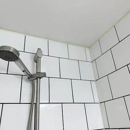 Сasa de vacaciones Cozy Independent House With Free Parking And 20 Mins To Center *