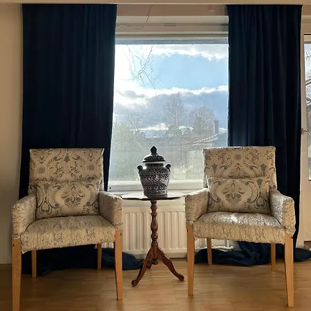 Cozy Independent House With Free Parking And 20 Mins To Center *