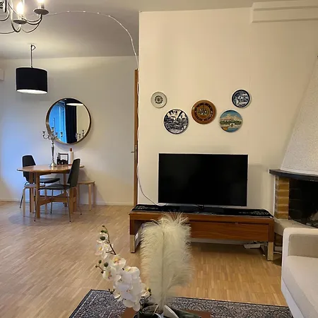 Cozy Independent House With Free Parking And 20 Mins To Center