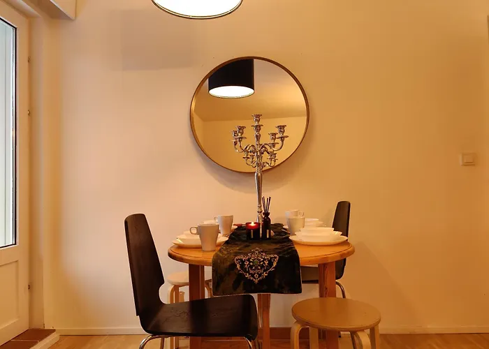 Cozy Independent House With Free Parking And 20 Mins To Center *