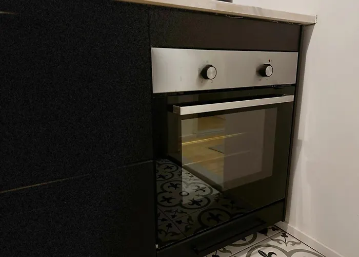 Cozy Independent House With Free Parking And 20 Mins To Center Ferienhaus