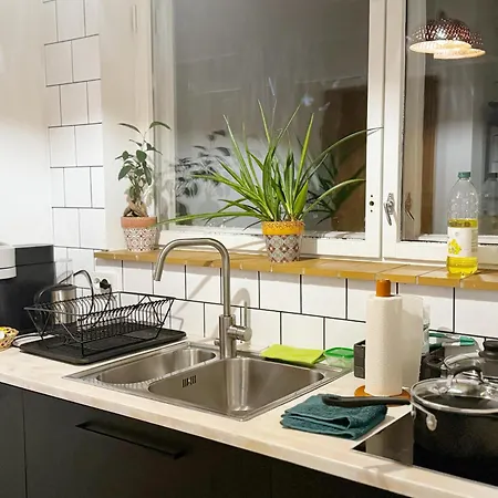 Cozy Independent House With Free Parking And 20 Mins To Center Хельсинки