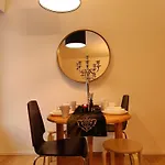 Cozy Independent House With Free Parking And 20 Mins To Center *