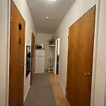 Cozy Independent House With Free Parking And 20 Mins To Center *